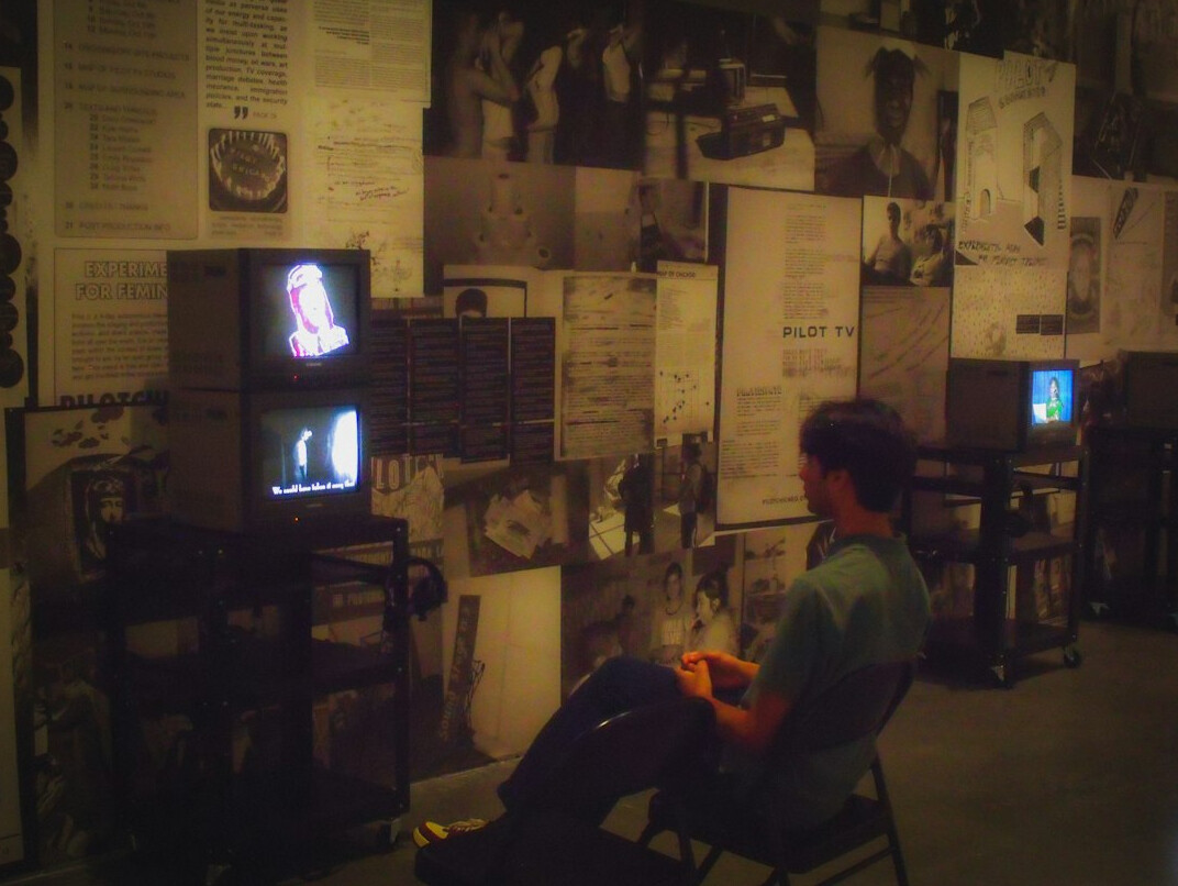child watching old tv